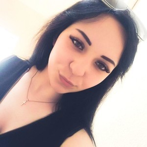 Sansasweety naked before webcam in live porn chat