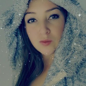 sara_bunnyxx naked before webcam in live porn chat