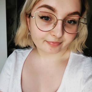 SarahCamX naked before webcam in live porn chat