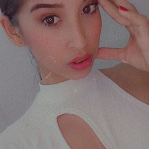 Sarai_G naked before webcam in live porn chat