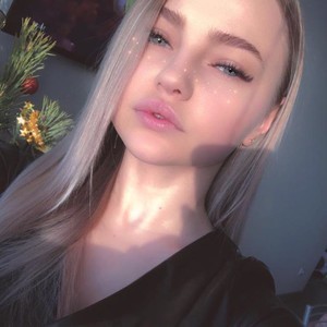 ScarlePastery naked before webcam in live porn chat