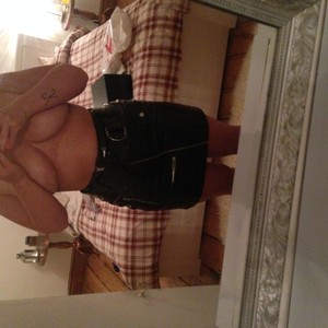 scottishsally naked before webcam in live porn chat