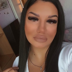 Selene___ naked before webcam in live porn chat