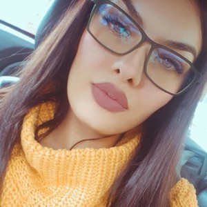 SelinneC naked before webcam in live porn chat