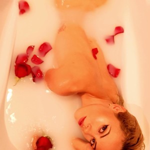 Sensationowl_ naked before webcam in live porn chat