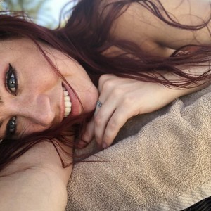 Serenity naked before webcam in live porn chat
