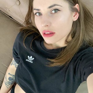 Sexy_Mela naked before webcam in live porn chat