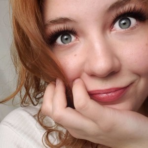 ShaeDuckling naked before webcam in live porn chat