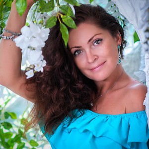 Shantiia naked before webcam in live porn chat