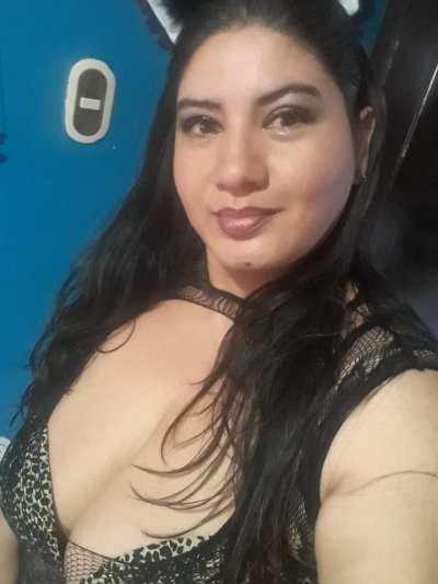Sharaya_ naked stripping on cam for live sex video chat