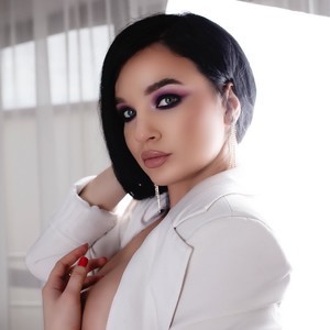 SharonSunn naked before webcam in live porn chat