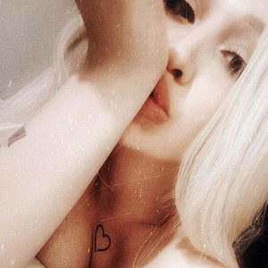 Shy_Girll_ naked before webcam in live porn chat