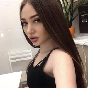 SkyLucy naked before webcam in live porn chat