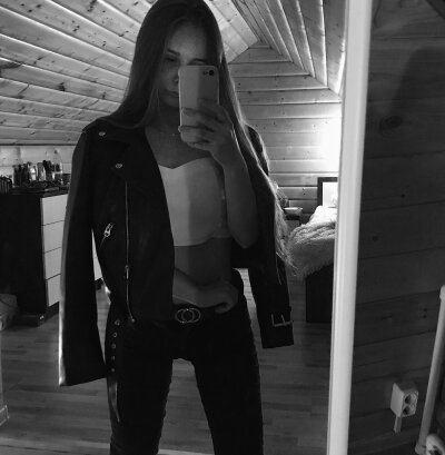 smalllolly naked stripping on cam for live sex video chat
