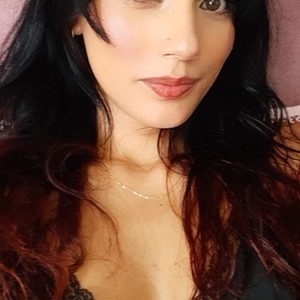 Sofii_cute naked before webcam in live porn chat