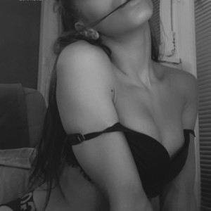 Sofiiebb naked before webcam in live porn chat