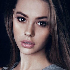 Sonyabrage naked before webcam in live porn chat