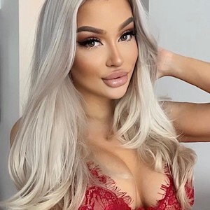 SophiaSins naked before webcam in live porn chat