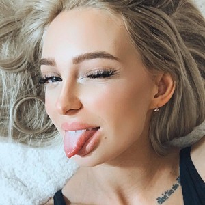 SophiePark naked before webcam in live porn chat