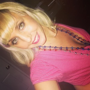 Sparkle_Pinup naked before webcam in live porn chat