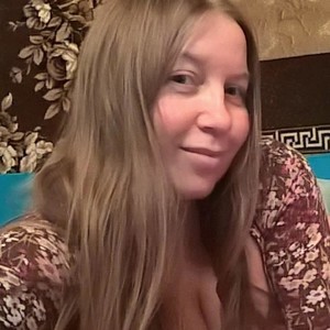 Squirtingbb naked before webcam in live porn chat