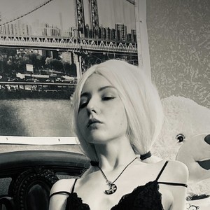 SSAPFIRSS naked before webcam in live porn chat