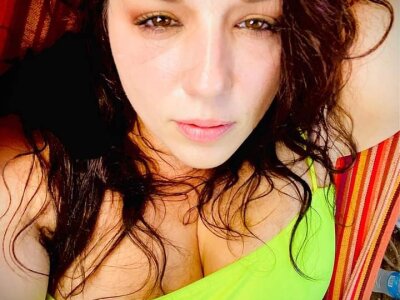 Stacytastie naked stripping on cam for live sex video chat
