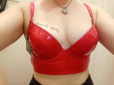 StunningHeadline naked stripping on cam for live sex video chat