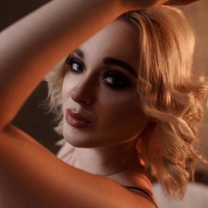 SugarPoLLy_ naked before webcam in live porn chat