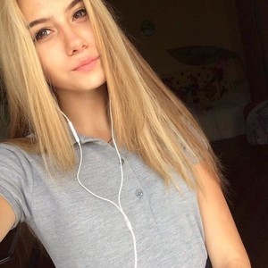 Sulfate_ naked before webcam in live porn chat