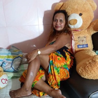 Sweet_hot_granny naked stripping on cam for live sex video chat
