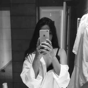 SweetDashaa naked before webcam in live porn chat