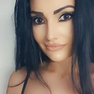 SweetyPaws naked before webcam in live porn chat