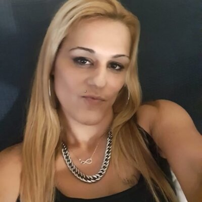 Tamara25_ naked stripping on cam for live sex video chat