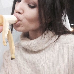 TeaseYouHot naked before webcam in live porn chat