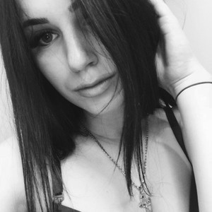 Teylor_Lovely naked before webcam in live porn chat