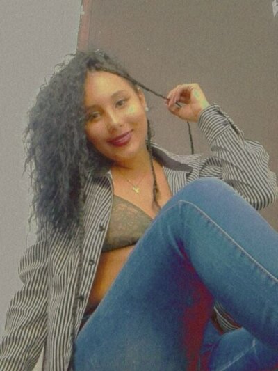 _ValenGreey_ naked stripping on cam for live sex video chat