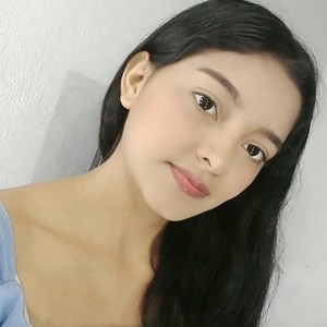 Valeriuribe naked before webcam in live porn chat