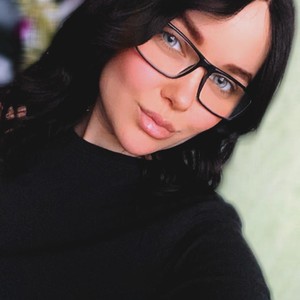 Valerymoor naked before webcam in live porn chat