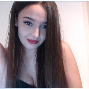 VapeChick naked before webcam in live porn chat