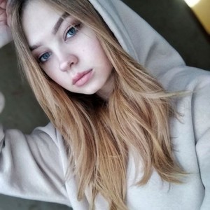 VarvarMilk naked before webcam in live porn chat