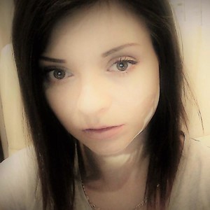 Velicious7 naked before webcam in live porn chat