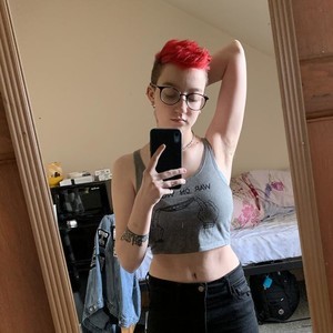 VenusGroves naked before webcam in live porn chat