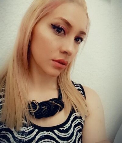 violetlii naked stripping on cam for live sex video chat