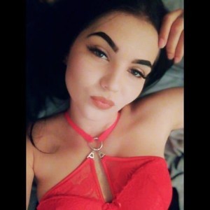 VivienViVi naked before webcam in live porn chat