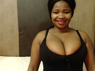 WETCREAMYPUSSSY naked stripping on cam for live sex video chat