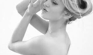 Wh4thefuck1 naked before webcam in live porn chat