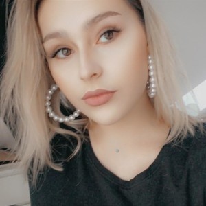 XGinaSUN naked before webcam in live porn chat
