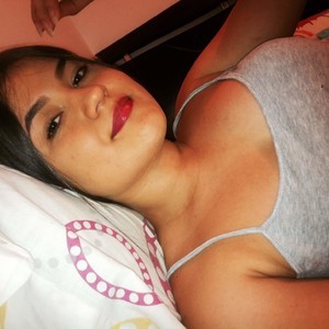 XRoxy_lips naked before webcam in live porn chat