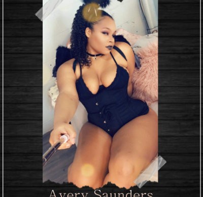 xxxAvery naked stripping on cam for live sex video chat